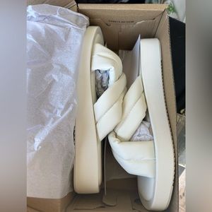 New in Box Beach by Matisse slides